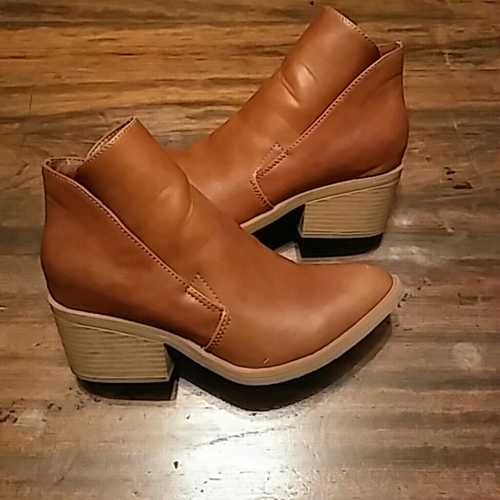 Apt.9 ankle boots Womens size10